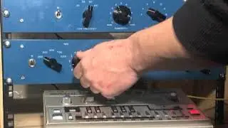 Pultec MEQ-5 Equalizer Demonstration With Roland TB-303 Bassline