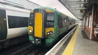 2 southern trains came into Horsham 