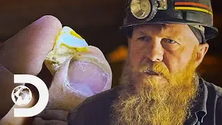 Heavy Explosives Help JC & Rod Find Colourful Opals | Opal Hunters: Red Dirt Road Trip