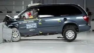 2002 Dodge Grand Caravan moderate overlap IIHS crash test