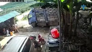 #funny #fail #cctv #drivingfail #compilation #peoplesfail #car #youtubeshorts #funnyvideos #camera