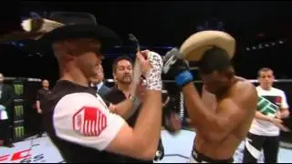 Cowboy Cerrone puts a feather in Alex Oliveira's hat