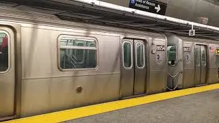 R160A1 8653-8657+9443-9447 on the Q train leaving 96th St on 12/25/17