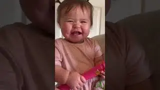 У неё ямочки на щеках! ❤️😆