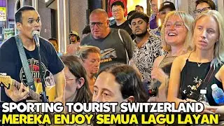 Pelancong switzerland dan iran terhibur bila bob bawak bermacam lagu | Penonton local pun ramai
