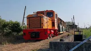 (鳴笛注意!!!) 烏樹林糖廠五分車   烏樹林旗站信號所通過