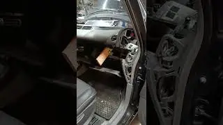 Gdzie jest radio w Renault Espace? Demontaż trudniejszy niż naprawa.