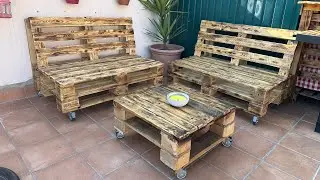 Sof&aacute; y mesa de centro con palets