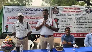 Traffic awareness program conducted by CI Kishore Babu #vijayawada #trafficrules @APSmartNews 