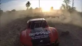 Traxxas SLASH 2WD VS Traxxas SLASH 4x4. Mini Van JUMP