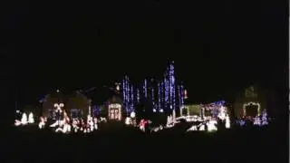 Synchronized Christmas Lights to Music, House on Christmas Street