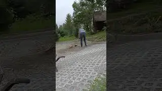 stromy podjazd - wypełniamy żwirkiem kratki betonowe