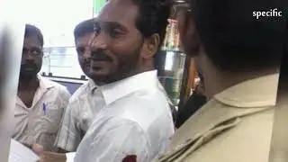 India news  |  Jaganmohan Reddy Stabbed At Vizag Airport By 