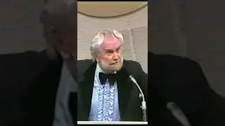 Фостер обращается к присутствующим (2 из 2).