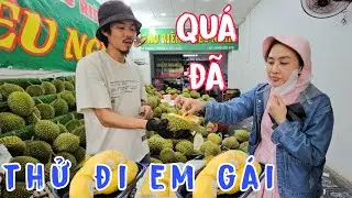 Sầu riêng ai khéo đặt tên, Ai sầu không biết riêng em không sầu...