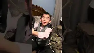 7-year-old Drew tries VR for the first time