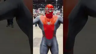 Spooderman got some crazy lats #latman #wings #spooderman #comiccon
