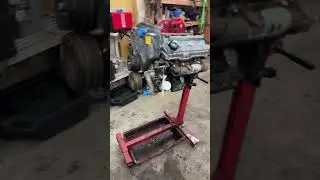 Двигатель 3VZE запущен и работает.