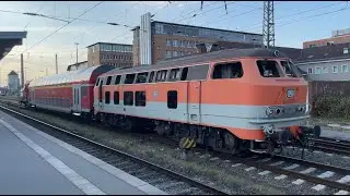 Betriebsunf&auml;hige 218 137-8 (DB Museum Koblenz-L&uuml;tzel) wird von einer DBC V60 in Bremen Hbf rangiert