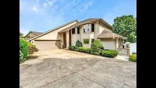 Berkshire Hathaway HomeServices Smith Mountain Lake Real Estate - 104 Lookout Pointe DR