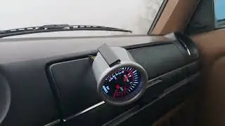 W123 OM617 Holset HE200WG boost test in 4th gear. Ca 3000RPM