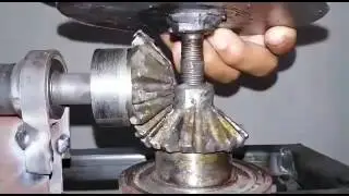 Screw jack lift using bevel gear arrangement