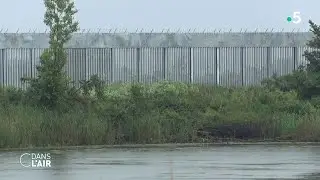 Ces murs qui se construisent aux frontières de l'Europe - reportage #cdanslair 11.11.2021