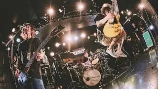 🎸🔥 「100倍の奇跡&hellip;！Hi-STANDARD&ldquo;新章&rdquo;開幕の瞬間に涙が止まらない&hellip;」😭🌙 「ZAX加入の夜&hellip;ハイスタ3人が見せた&ldquo;絆のステージ&rdquo;に全国が震えた」