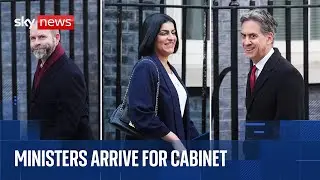 Govt ministers arrive on Downing Street for the budget