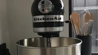 KITCHEN AID STAND MIXER USING THE WIRE WHISK #kitchenaid #baking #shorts