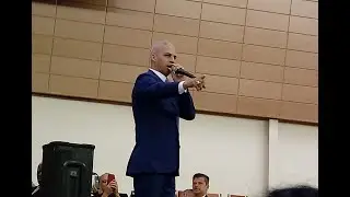 Pastor Junior Trovão, pregando sobre a Igreja de Filadélfia no Abala São Paulo