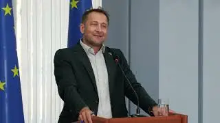 Ina Butucel și comisarul european Christophe Hansen &icirc;n conferință de presă la Chișinău