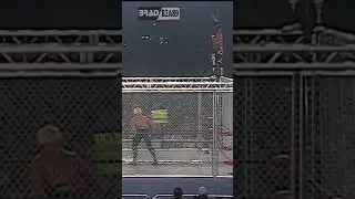Рэнди Сэвидж сражается с Халком Хоганом с вершины клетки WCW без цензуры