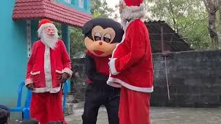 Jingle Bells #mickey #Santa's December fun with kids