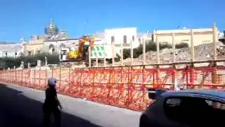Oria, cade un pezzo di storia della citt&agrave;: via il muro di piazza Lorch