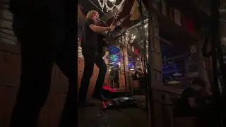 Live music bar party!