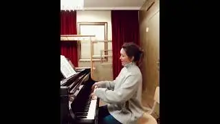 Excerpt from “Caro nome” (RIGOLETTO), warming up backstage at the ​Wiener Staatsoper #Verdi #Gilda
