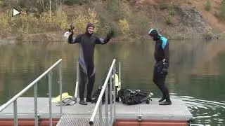 Potápači čistili jazero v lome