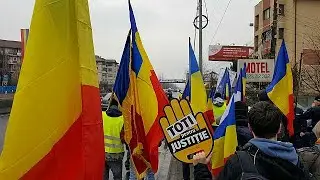 Watch: Romanians march towards Bucharest for anti-corruption protest