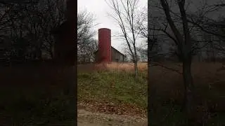 Old Abandoned Farmland Barn & Red Silo -Newton Cty Kansas #empty #abandoned #barn #silo #alongtheway