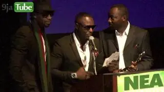 2face Idibia accepting Award @ NEA 2010
