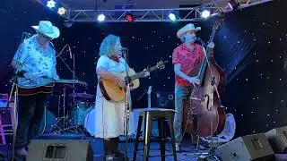 The Cartwheels are Golden Guitar winners Wendy Phypers & Dave Patterson.video 5 Tamworth country 