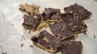 MICHELLE LEWIN Diet: Chocolate Hazelnut Bites/Bocados de avellana y chocolate