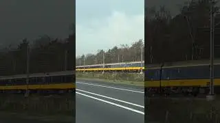 Een strukton locomotief met icr rijtuigen gespot langs de A12! #Strukton#ICR#ICRrijtuigen #TreinSpot