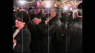 ЗАКРУЖЛЯЄ ЖОВТЕ ЛИСТЯ У ВЕСІЛЬНОМУ ВАЛЬСІ. ІВАНО-ФРАНКІВСЬКА ОБЛАСТЬ, СЕЛО БИТКІВ. АРХІВ 18.02.2001