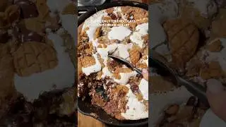 fluffernutter chocolate chip cookie skillet 🥜🍪🤎 #recipe #cookieskillet #dessert #peanutbutter