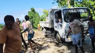 COLAZ TRUCK Got Stuck At project X work site 