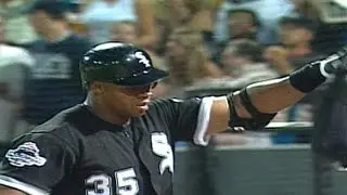 Thomas crushes his 400th career homer