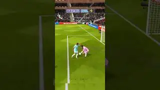 When the goalkeeper touches the electric ball #football #dls #ronaldo #messi #dls23 #haaland #dls24