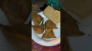 #samosa #samosapav #pav #indianchaat #eveningsnacks #mumbaistreetfood #samosachaat #awaara #trending